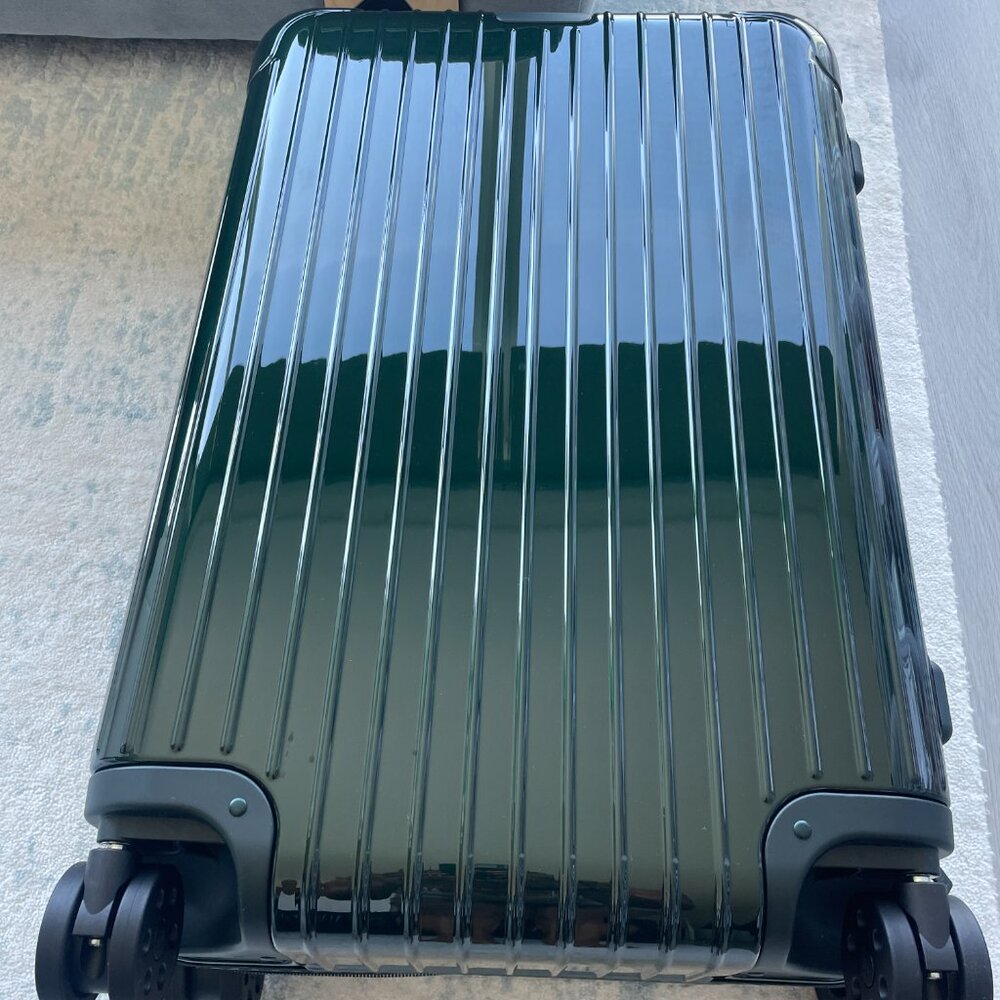 Rimowa Green Essential Check In (Medium)